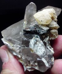 quartz, hematite, red routiles val cavradi GR 6x8x4cm 161g